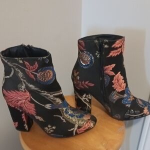 JustFab Besha Black Brocade Ankle Boots - Textured Floral - 8.5